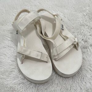 🎾 Teva Platform Sandals